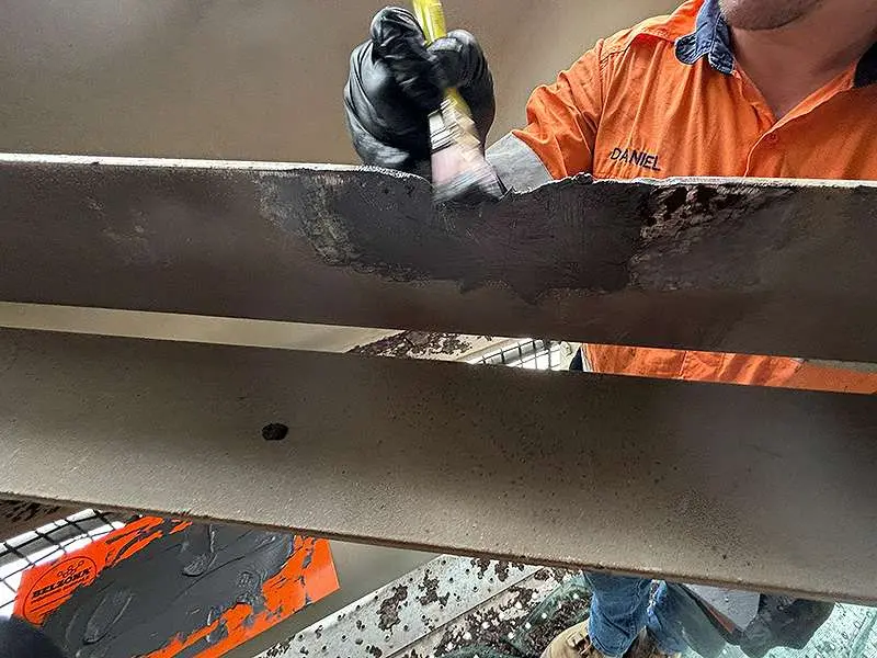 Repairing of steel support with Belzona 1111